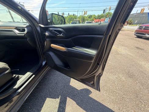 Used 2017 GMC Acadia SLE FWD image 70