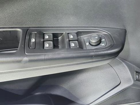 Used 2024 Volkswagen Taos SE AWD/4WD image 21