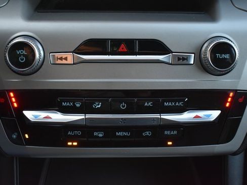 Used 2022 Ford Explorer XLT w/ Equipment Group 202A image 28