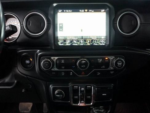 Used 2018 Jeep Wrangler Unlimited Sahara image 16