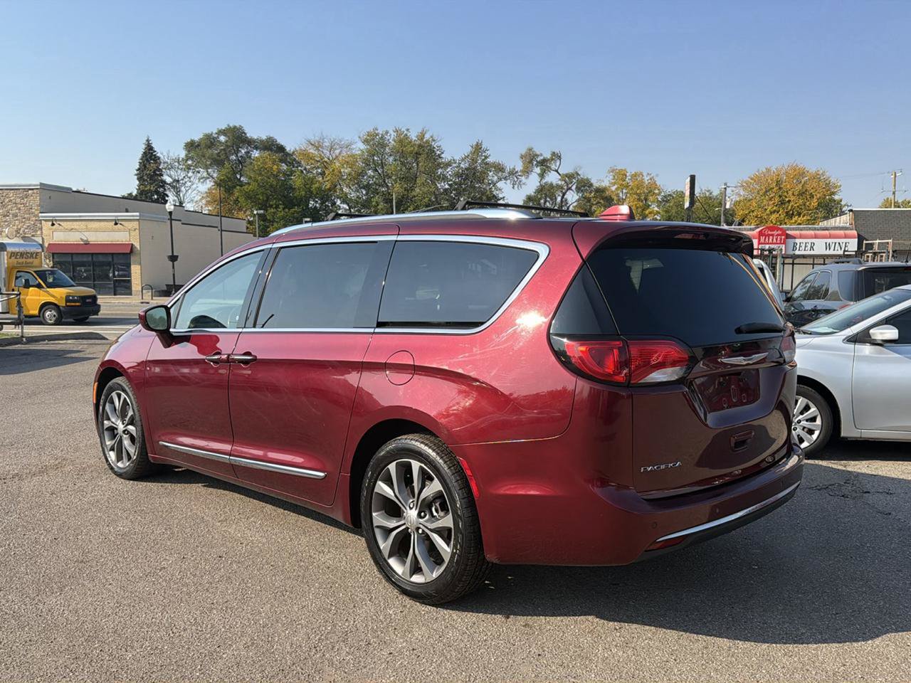 Used 2017 Chrysler Pacifica Touring-L Plus w/ Tire & Wheel Group FWD image 3
