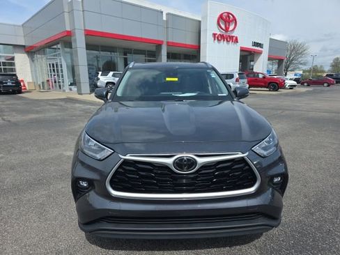 Certified 2020 Toyota Highlander XLE image 3