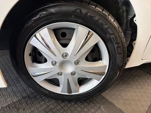 Used 2014 Toyota Corolla LE FWD image 4