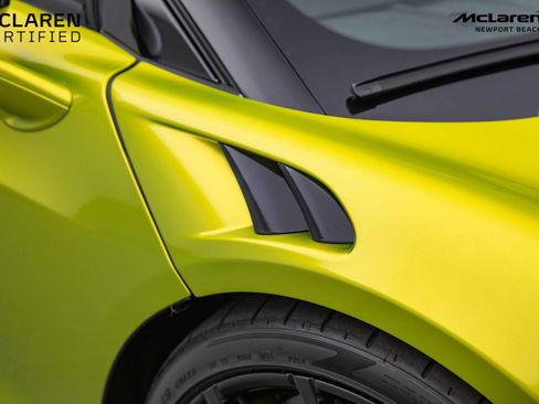 Used 2025 McLaren Artura Spider image 4