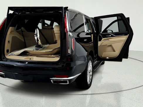 Used 2023 Cadillac Escalade Premium Luxury w/ Performance Package AWD/4WD image 12