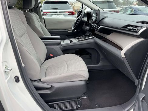 Used 2024 Toyota Sienna LE image 13