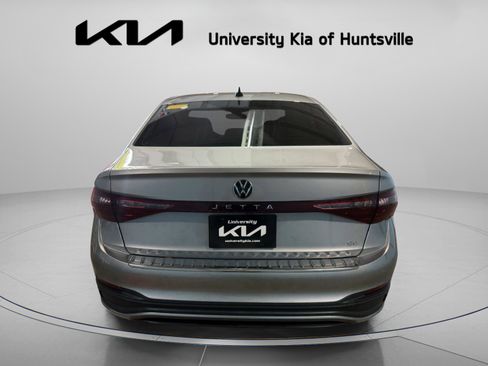 Used 2025 Volkswagen Jetta SE image 6