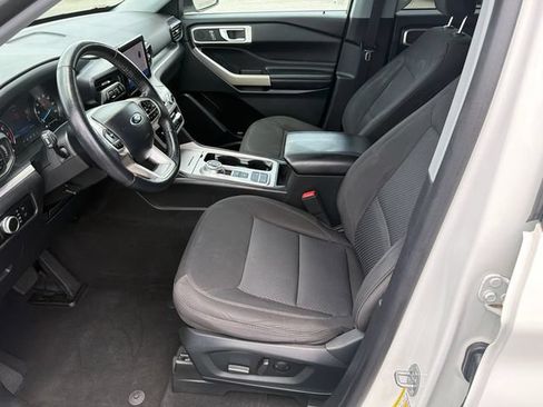 Used 2023 Ford Explorer XLT RWD image 9
