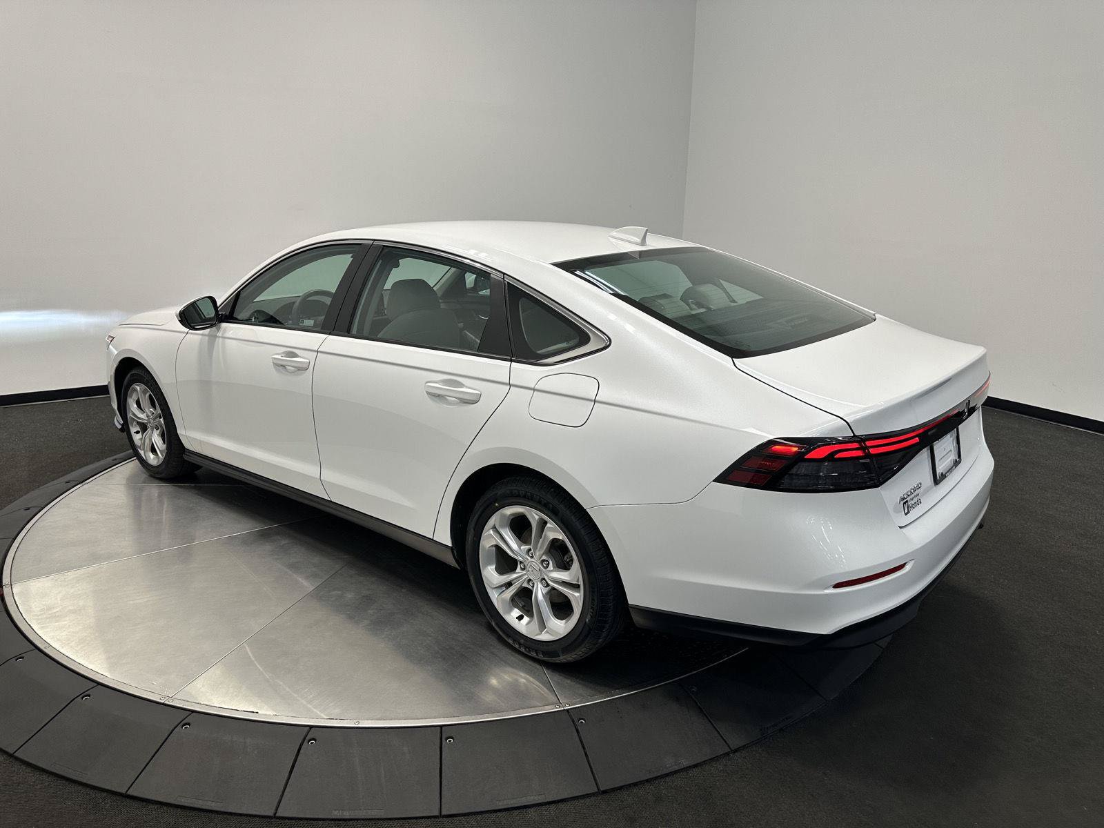 Certified 2023 Honda Accord LX image 5