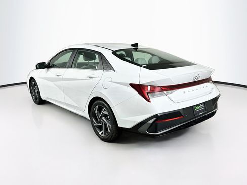 Used 2024 Hyundai Elantra Limited FWD image 5