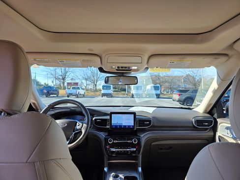 Certified 2023 Ford Explorer Platinum w/ Equipment Group 601A image 12