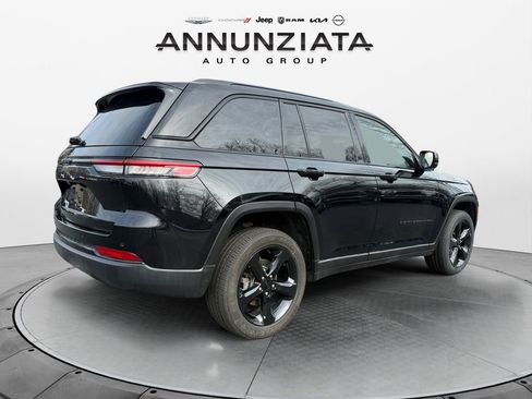 Used 2023 Jeep Grand Cherokee Altitude image 5