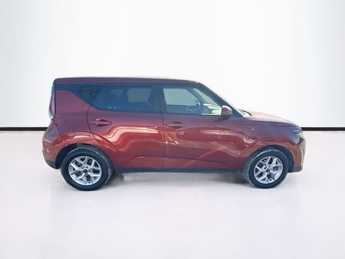 Used 2023 Kia Soul LX w/ LX Technology Package image 9