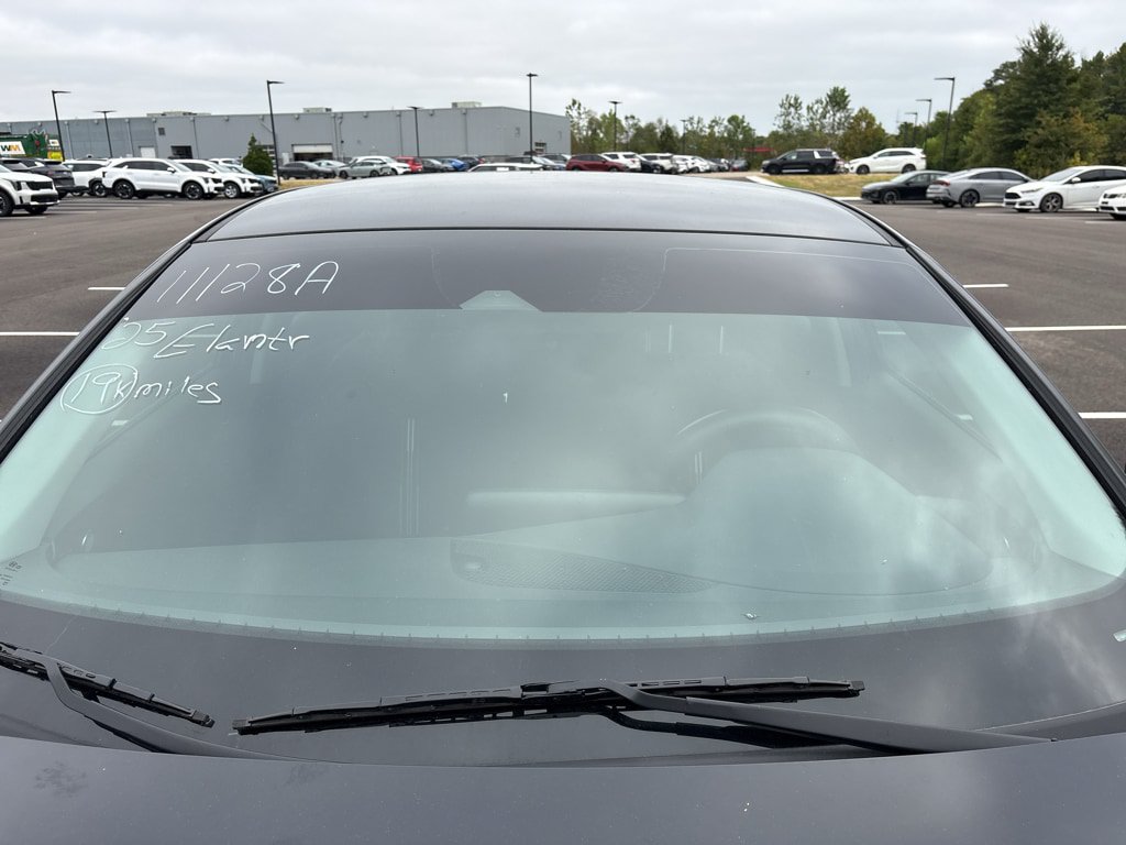 Used 2025 Hyundai Elantra Hybrid FWD image 10