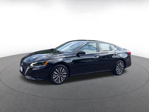 Used 2025 Nissan Altima 2.5 SV FWD image 8
