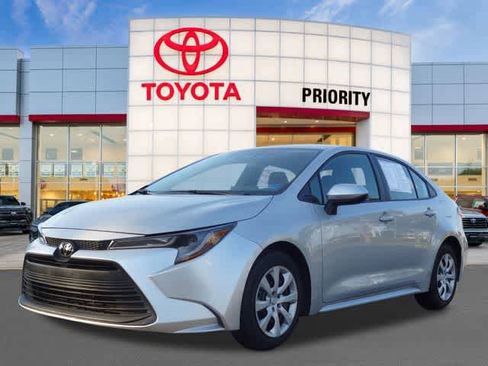 Used 2023 Toyota Corolla LE FWD image 1
