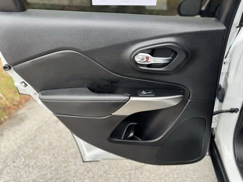 Used 2021 Jeep Cherokee Latitude Lux 80th Anniv w/ Quick Order Package 26U 80TH image 11