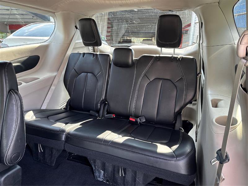 Used 2023 Chrysler Pacifica Touring-L FWD image 37