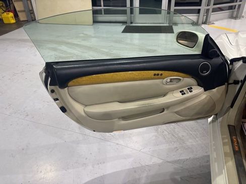 Used 2004 Lexus SC 430 Convertible image 10