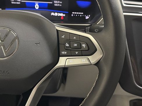 Certified 2024 Volkswagen Tiguan SE AWD/4WD image 31
