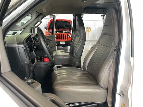 Used 2025 GMC Savana 3500 Extended RWD image 15