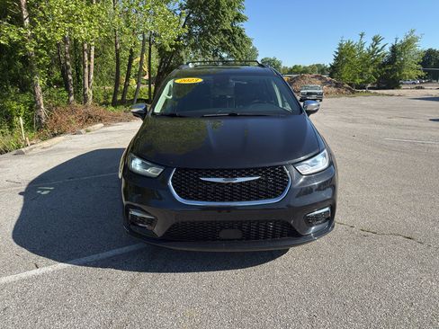 Used 2023 Chrysler Pacifica Limited FWD image 8