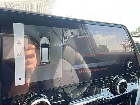 Used 2024 Toyota Highlander Limited image 23