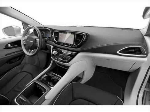 Used 2021 Chrysler Pacifica Touring-L image 11