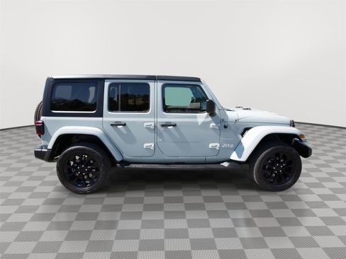 Used 2023 Jeep Wrangler Unlimited Sahara w/ Cold Weather Group AWD/4WD image 4