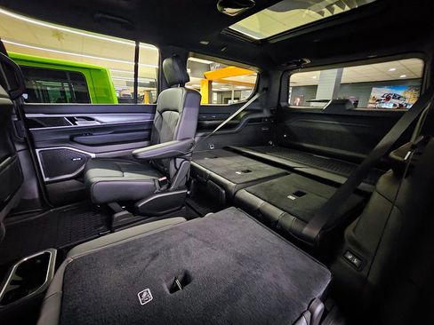 New 2026 Jeep Grand Wagoneer 4WD image 44