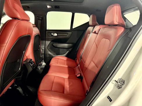 Used 2019 Volvo XC40 T5 Momentum image 28