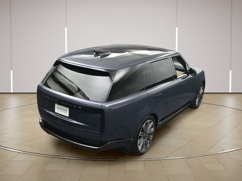 Used 2024 Land Rover Range Rover Long Wheelbase SE AWD/4WD image 36