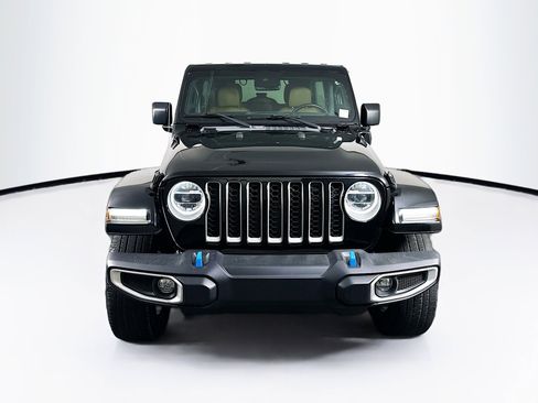 Used 2022 Jeep Wrangler Unlimited Sahara w/ Cold Weather Group AWD/4WD image 2