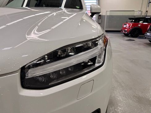 Used 2022 Volvo XC90 T6 Momentum image 9
