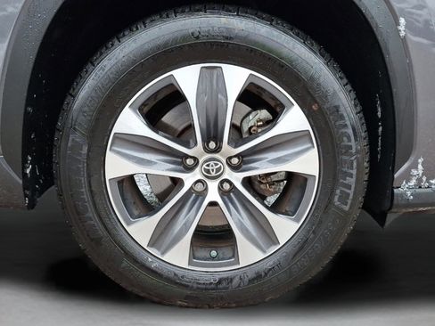 Used 2023 Toyota Highlander XLE image 29