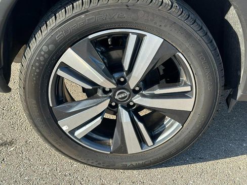 Used 2023 Nissan Rogue SL w/ SL Premium Package image 6