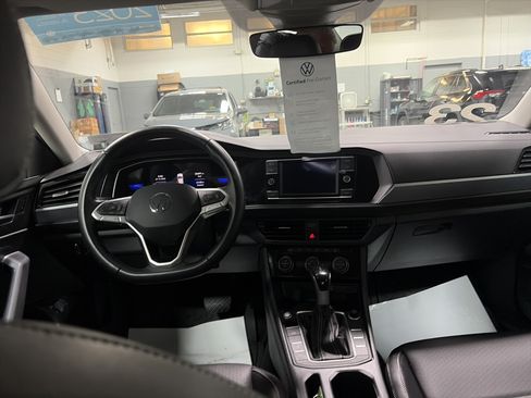 Certified 2023 Volkswagen Jetta SE FWD image 24