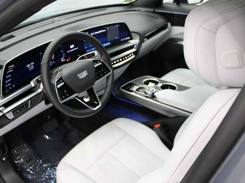 Used 2024 Cadillac Lyriq Luxury AWD/4WD image 18