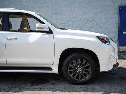 Used 2022 Lexus GX 460 Premium w/ Accessory Package AWD/4WD image 16
