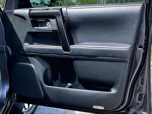 Used 2021 Toyota 4Runner TRD Off-Road Premium image 27