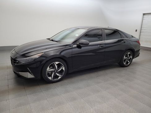 Used 2021 Hyundai Elantra Limited w/ Cargo Package FWD image 2