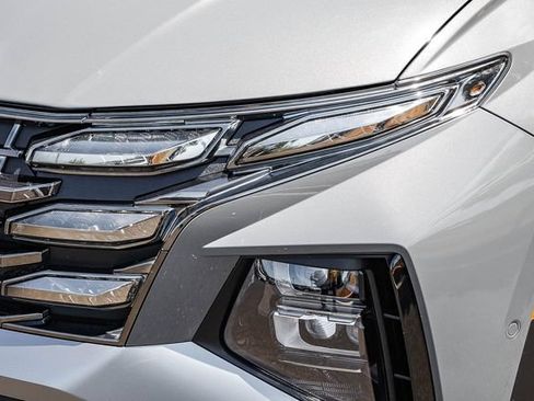 Certified 2025 Hyundai Tucson Limited AWD/4WD image 8