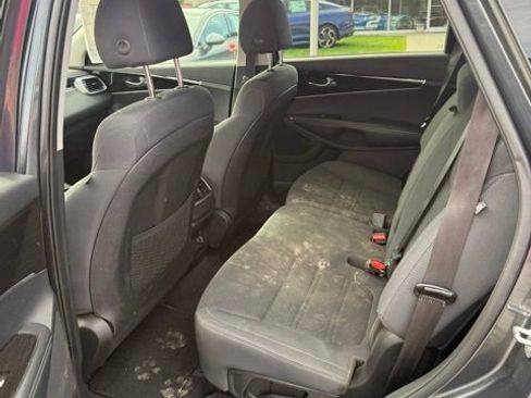 Used 2020 Kia Sorento LX image 8