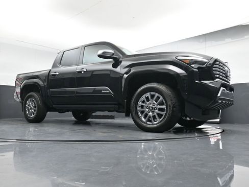 Used 2024 Toyota Tacoma Limited w/ Limited Package (LT) image 32