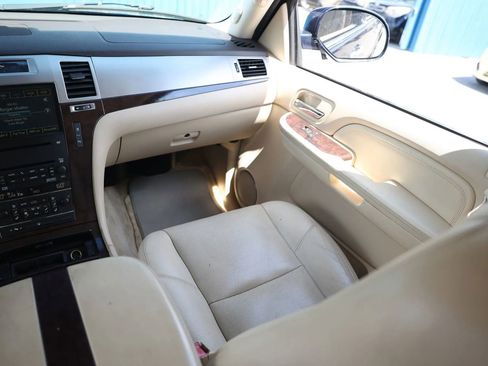 Used 2007 Cadillac Escalade ESV AWD w/ Information Package image 13