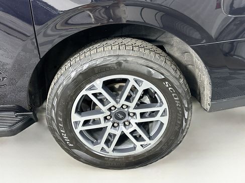 Used 2025 Ford Expedition Max Active AWD/4WD image 11