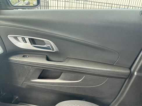 Used 2017 Chevrolet Equinox LT image 32