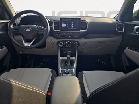 Used 2024 Hyundai Venue SEL image 3
