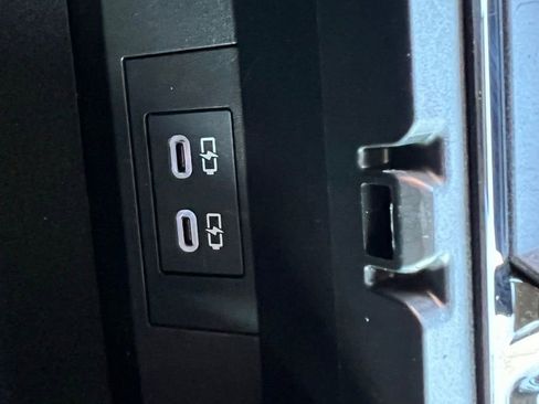 Used 2024 Toyota Prius Prime SE image 39