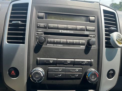 Used 2011 Nissan Frontier PRO-4X AWD/4WD image 17